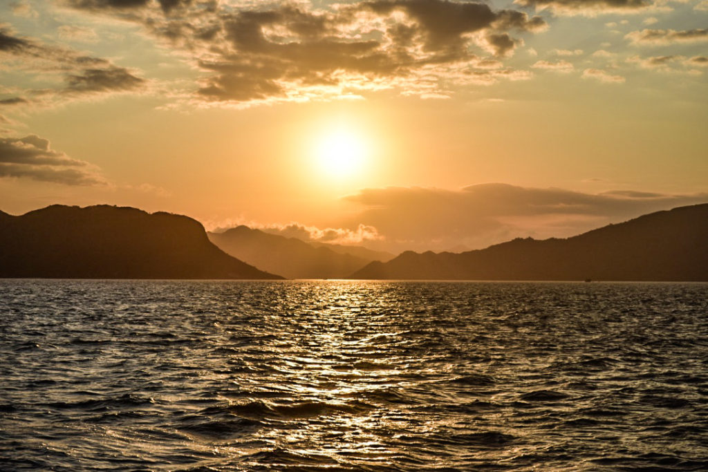 Coucher de soleil, croisière Komodo