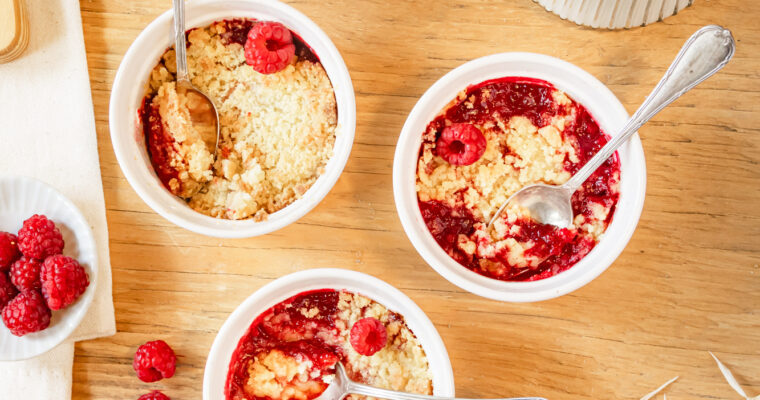 Crumble aux framboises et chocolat blanc