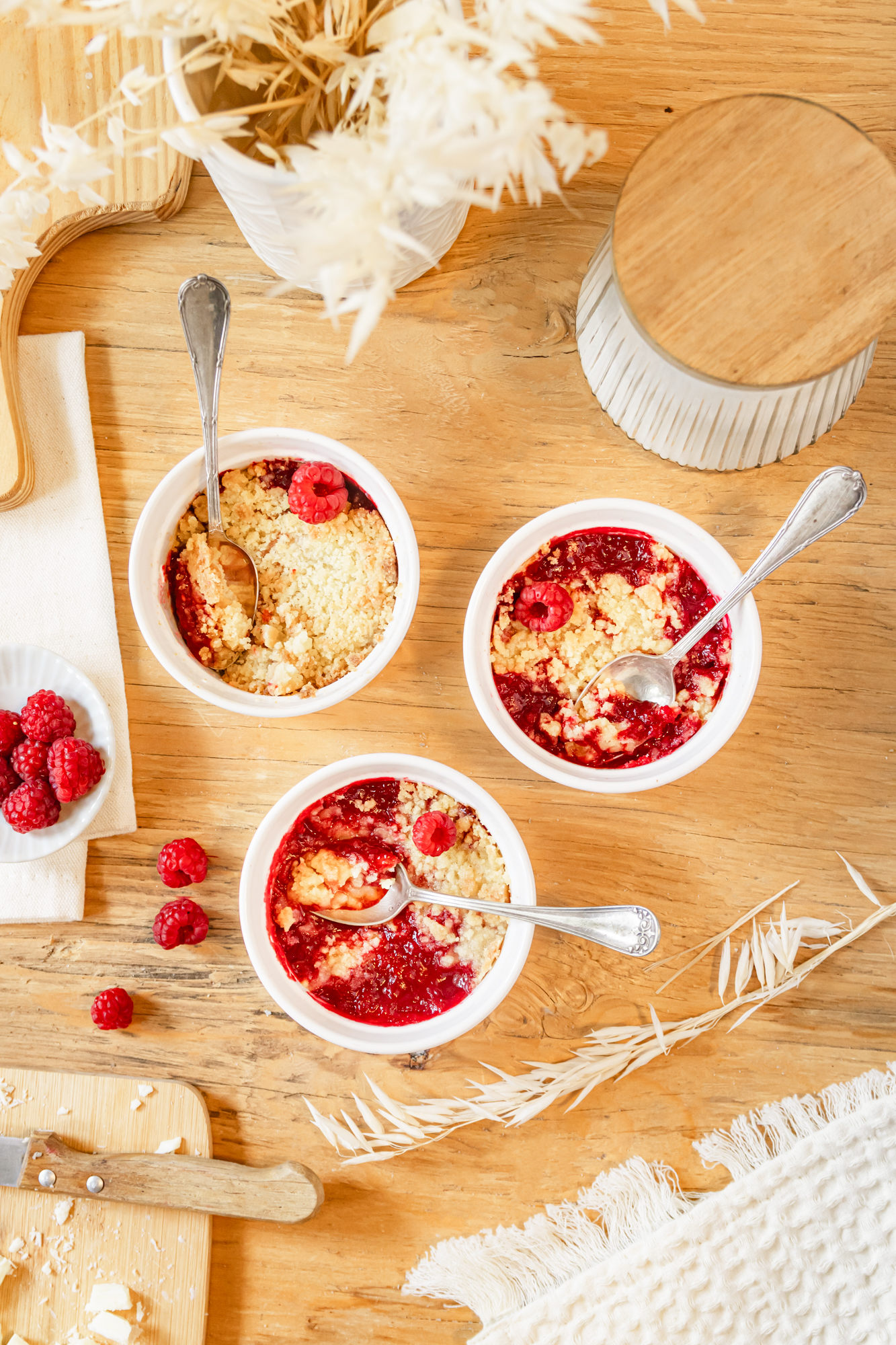 Crumble aux framboises et chocolat blanc