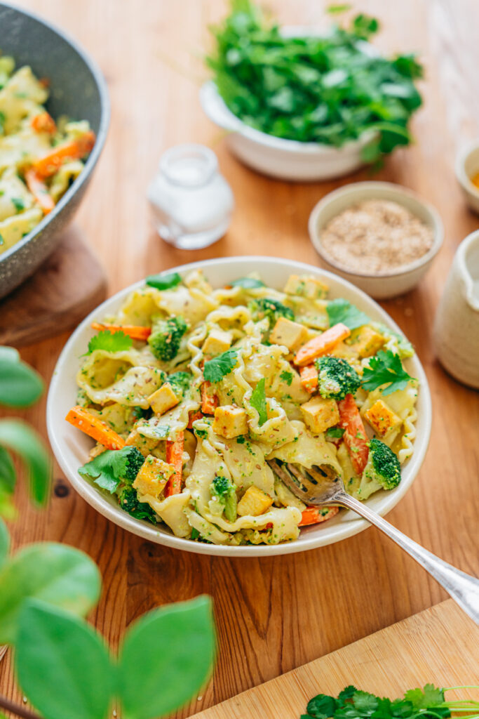 Poêlée de pâtes aux légumes et tofu