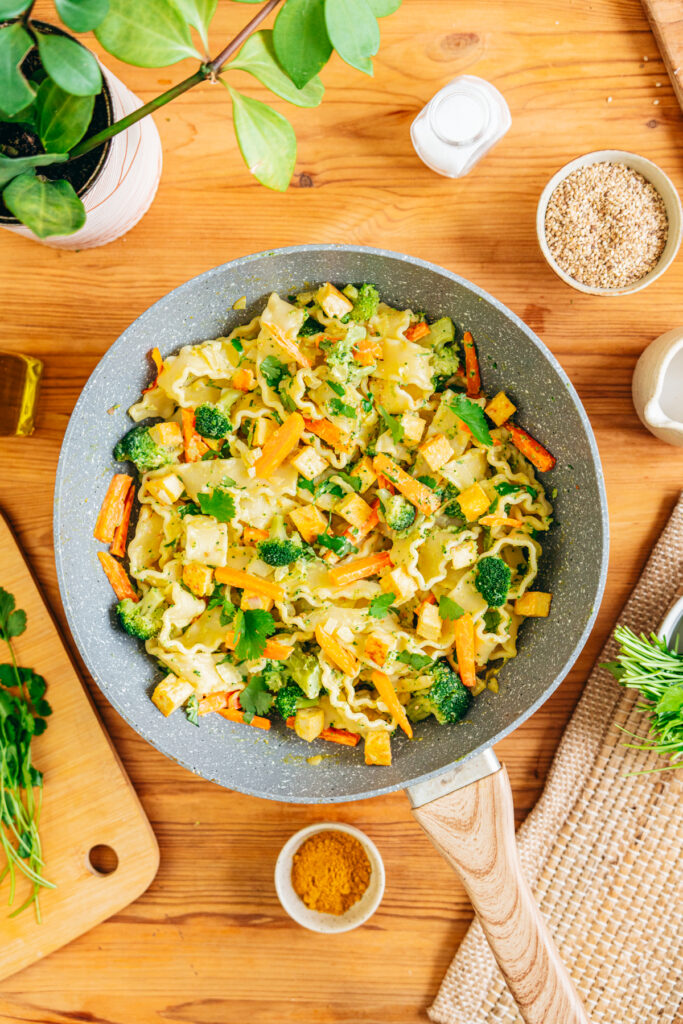 Poêlée de pâtes aux légumes et tofu
